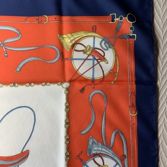 Chic and Timeless Equestrian-Style Scarf - Picture 8 of 9